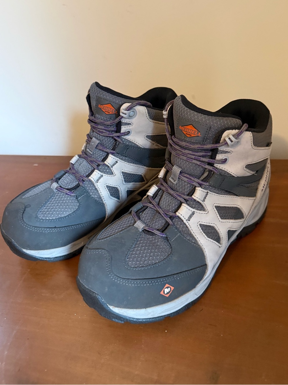 Merrell Women’s Siren Mid Waterproof Alloy Toe Hiking Work Gray Boot, size 9.5 M
